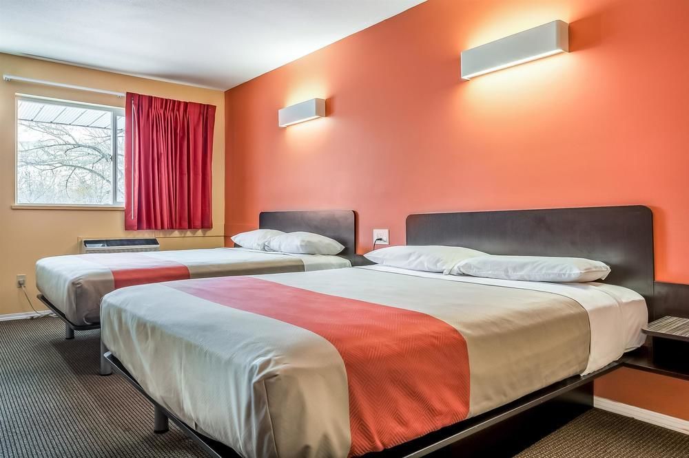 Riverside Hotel 3*