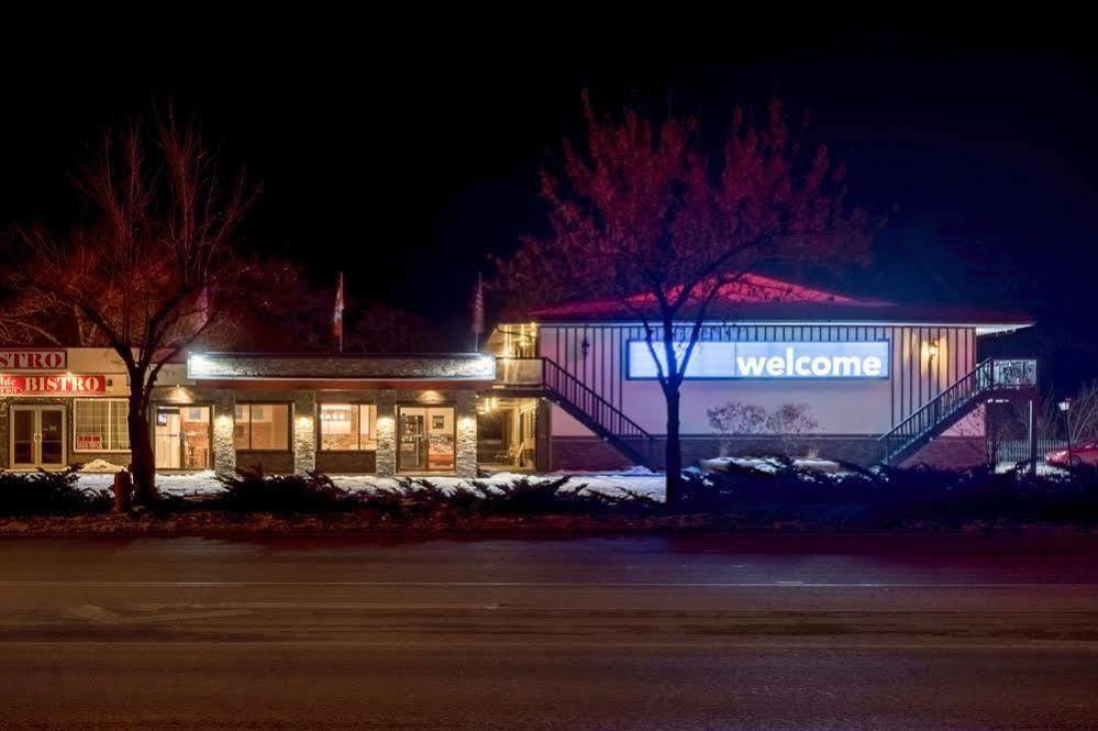 Riverside Hotel